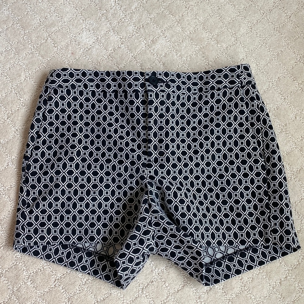 Banana Republic - Size 2 - Hampton Fit pattern shorts